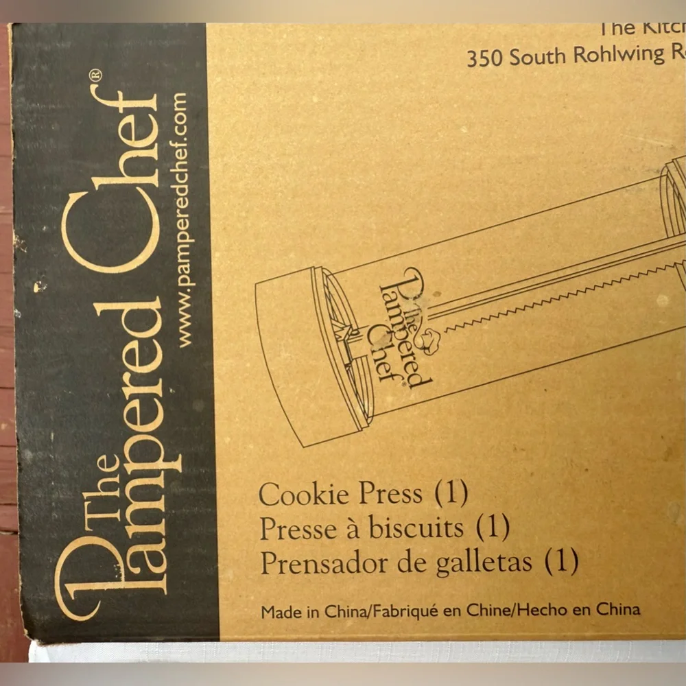 Pampered Chef Cookie Press with 16 disks in original box